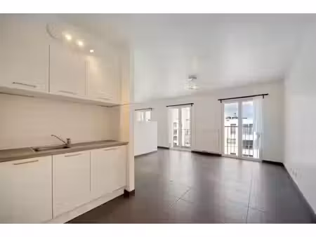 penthouse studio met zicht op tour & taxis te koop