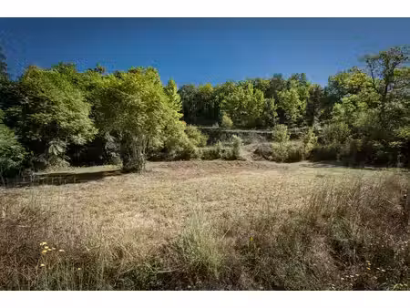 beau terrain a-typique constructible de 3199m2