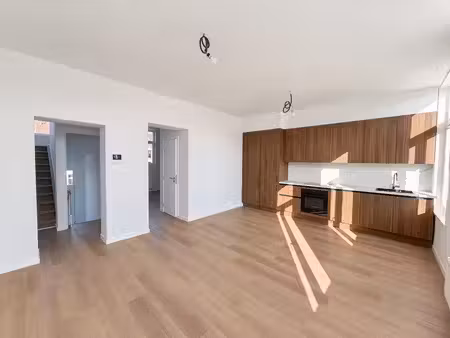 duplex 2 chambres rénové – ± 86 m² – sainte-catherine