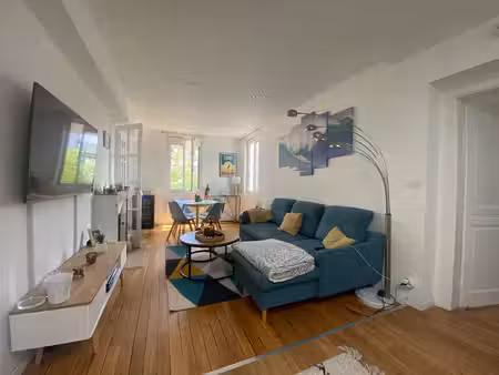 proche denis dussoubs  t3 de 63 m²  refait à neuf avec cuisine équipée !