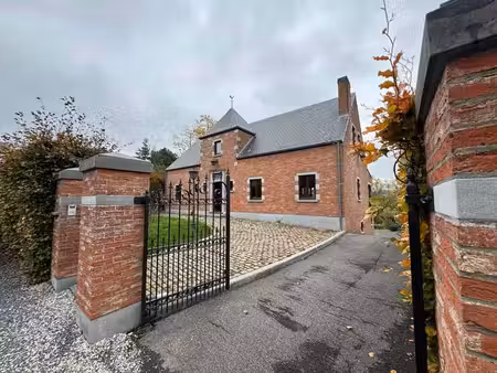 magnifique villa 4 façades avec piscine