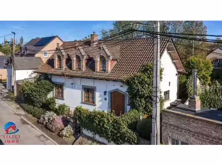 charmante villa de 4 chambres avec garage et terrain de