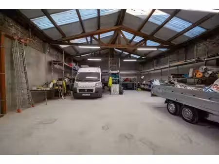 atelier + bureau 280 m2 avec accès pour grande camionnette