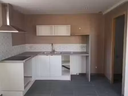 location maison à berson (33390) : à louer / 80m² berson