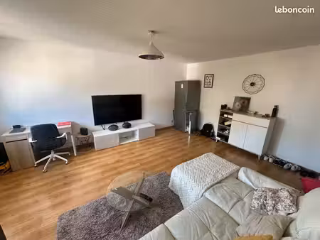 t2 meublé - cité de l'hers - 45 m² - balcon & 2 places de parking