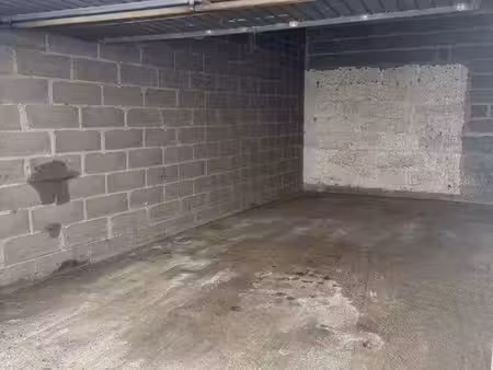 grand garage box 22m2 - quartier mairie ponts de cé