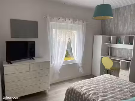 chambre meublée indépendante  avec kitchenette et salle d'eau  libre jusqu'à fin octobre