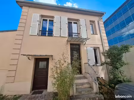 studio à louer montrouge proche metro et rer c idéal étudiant 880 euros cc