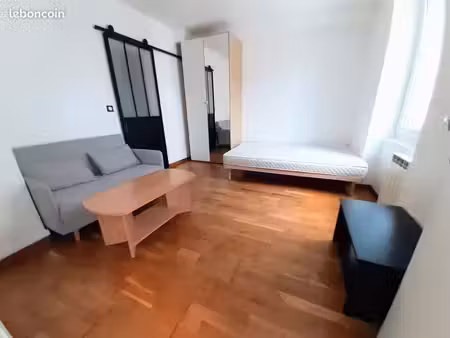 studio meublé à 2min de la gare rer de poissy