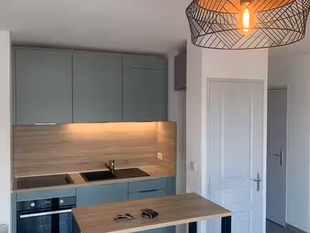 ? t2 meublé 40 m² + terrasse 10 m² + garage | thoiry | disponible 01/10