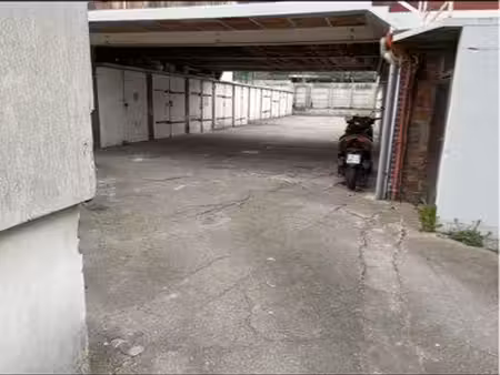 box de stockage parking entrepôt