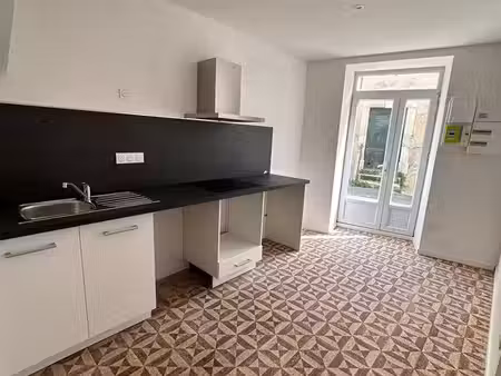 studio rénové 23 m² – lumineux – rez-de-chaussée – lespignan