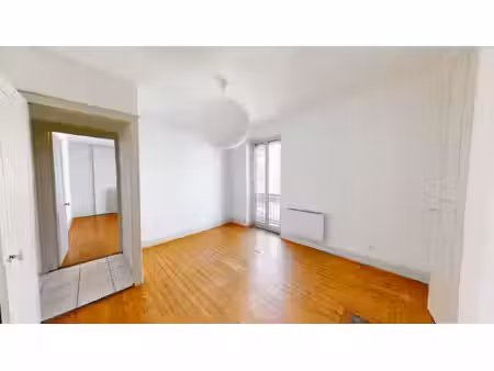 à vendre grenoble  rue michelet t2 de 52 23 m² avec cave
