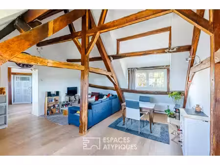 esprit bohème et charme intemporel pour cet appartement niché dans un ancien prieuré à liv