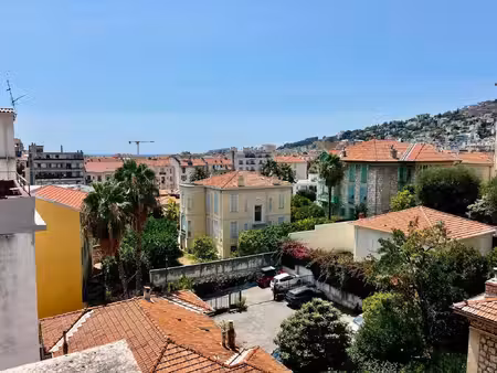 ​projet de rénovation d'exception – dernier étage avec terrasse de 24 m² au cœur de la lib