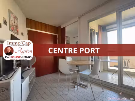studio cabine avec loggia ouverte au centre port