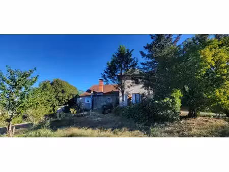 maison en pierre avec jolie vue !