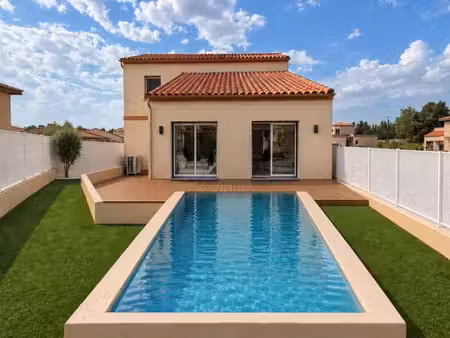 villa trois faces avec piscine et garage