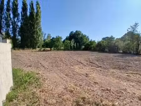 vente terrain à nueil-les-aubiers (79250) : à vendre / 1032m² nueil-les-aubiers