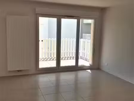 appartement t3 récent deux places de parking parempuyre