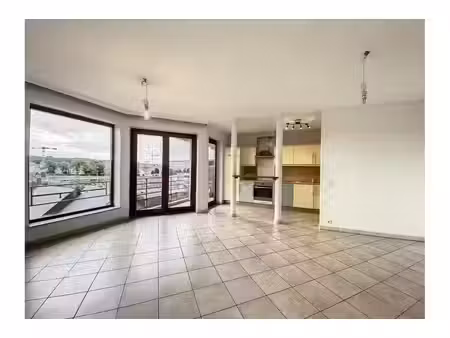 appartement à louer avec terrasse et 2 chambres   evere (vbe69075)