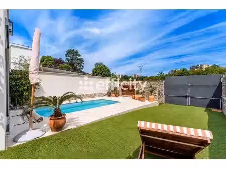 maison de luxe à vendre dans le quartier le-perollier