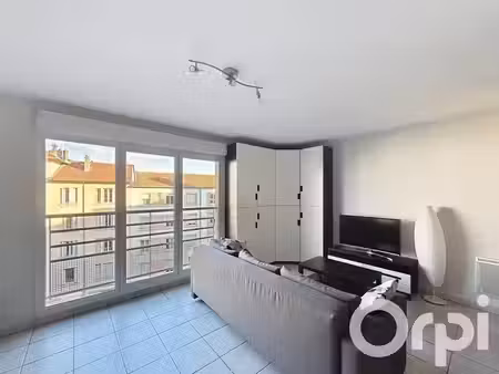 location meublée appartement 1 pièce 42.23 m² à villeurbanne (69100)  890 €
