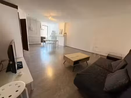 location meublée appartement 2 pièces 62.7 m² à jouques (13490)  675 €
