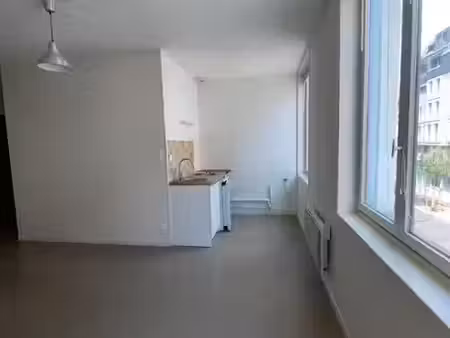 location meublée appartement 2 pièces 32 m² à lille (59000)  700 €