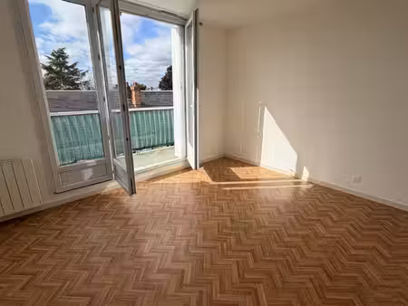 f2 - 10 rue du general sarrail - libre de suite