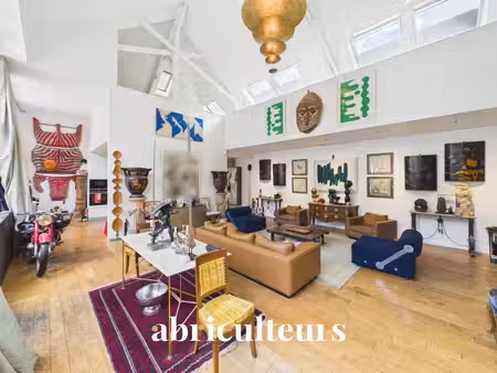 maison de 250 m² au calme absolu avec terrasse d'exception et studio indépendant coeur de 