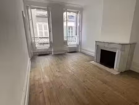 location appartement 3 pièces 84 m² à bayonne (64100)  906 €