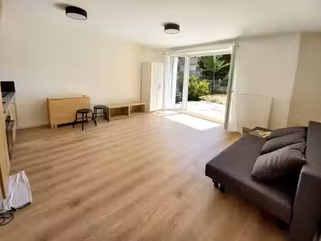 beau studio meuble en parfait etat avec jardin/terrasse avec