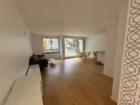 location meublée appartement 3 pièces 68 m² à montrouge (92120)  1 960 €