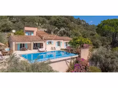maison avec piscine en bord de mer cabris (06)
