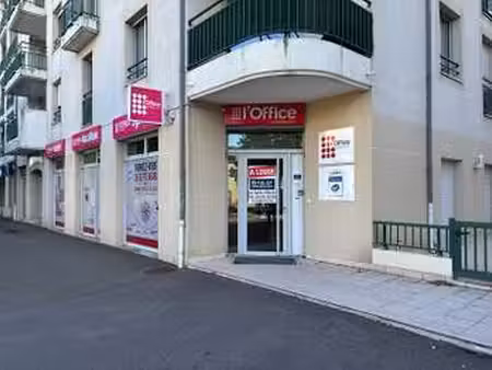location bureaux et commerces aux sables-d'olonne (85100) : à louer / 133m² les sables-d'o