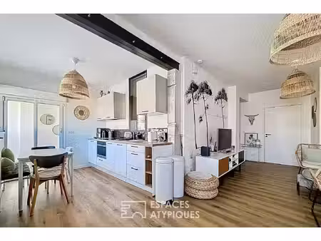 un pied à terre rénové avec terrasse  proche centre