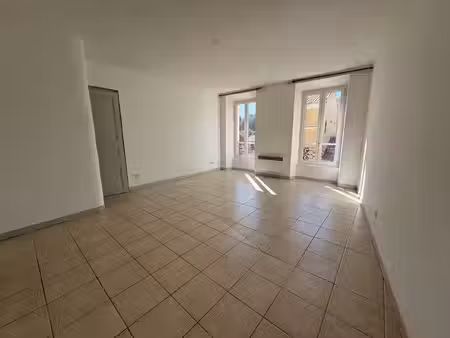 location appartement 2 pièces 47 m² à jouques (13490)