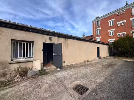 vente local commercial  127.00m²  champigny
