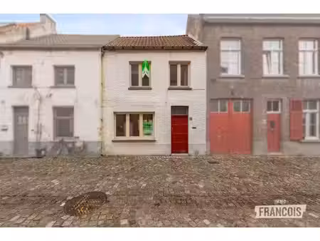 maison de ville à rénover dans un environnement calme à bru…