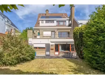 grande maison familiale avec 4 chambres  garage et jardin à