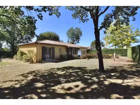 léojac maison plain-pied 115 m2 terrain arboré et clos.