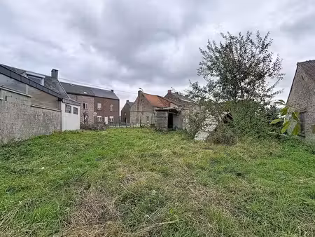 terrain à anderlues (idéal pour une maison et des garages)