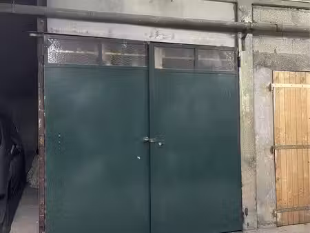 box fermé et sécurisé 12 m²