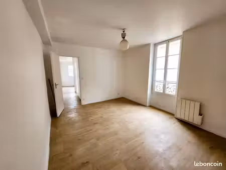 chatillon-sur-loire centre - duplex 50 m2 / 3 chambres / rénové