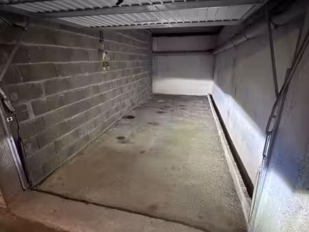 loue grand garage 16m2