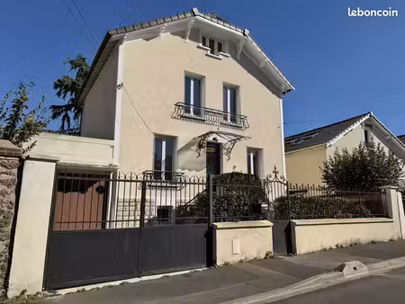 maison 8 pièces 161 m²