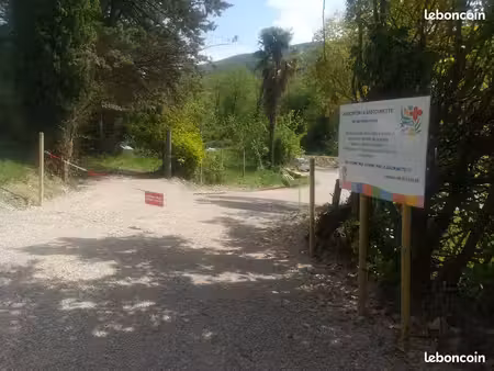 emplacement van ou camion sur terrain