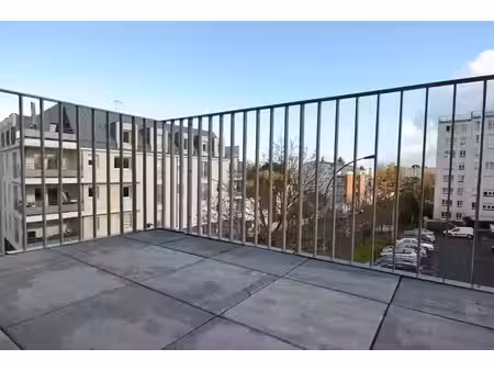 a louer nantes - quartier saint-jacques - t3 de 57 60 m² avec balcon et garage.