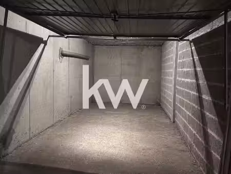 garage en vente: hyper centre de saint-etienne